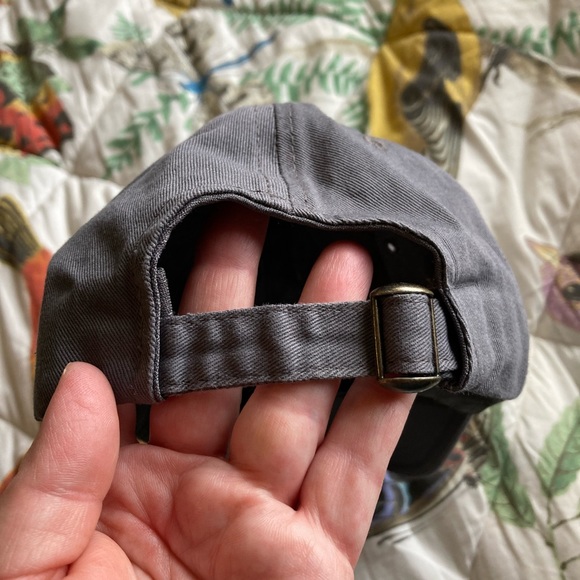 Cabelas trucker hat - Picture 3 of 5